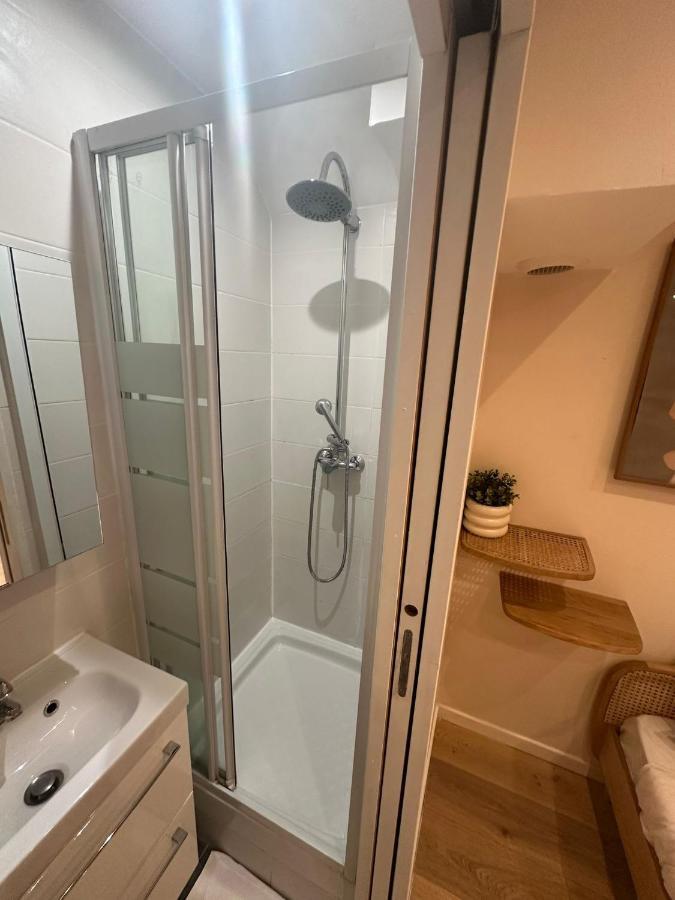 شقة Modern And Warm Fully Renovated Split Level Apart Steps Away From The Grands Boulevard باريس المظهر الخارجي الصورة